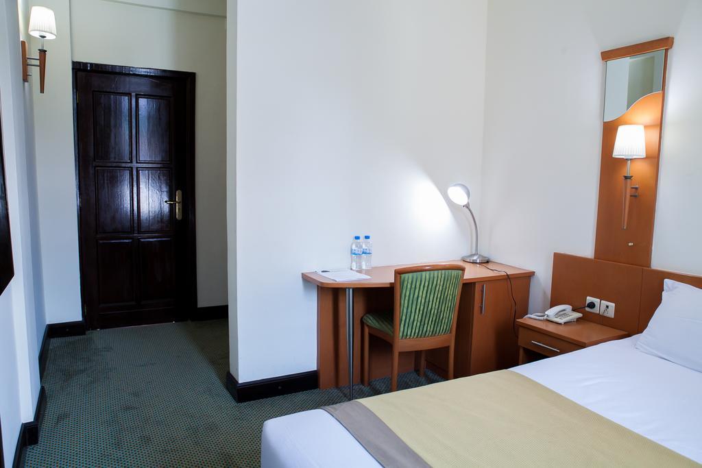 Gorillas City Centre Hotel Кігалі Номер фото