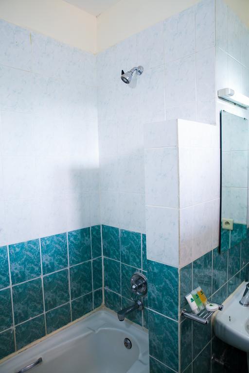 Gorillas City Centre Hotel Кігалі Номер фото